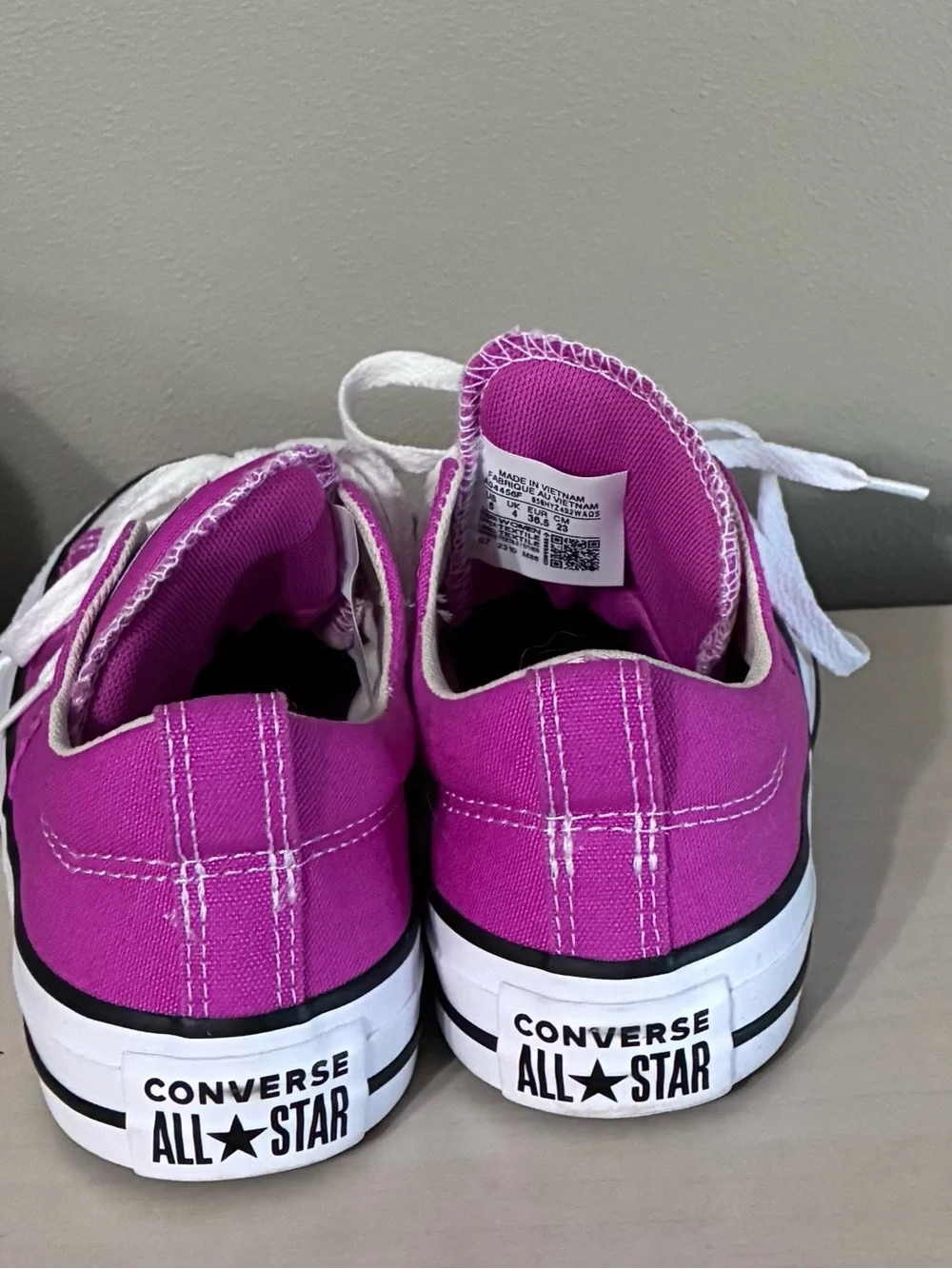 Converse low top
